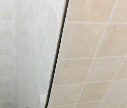 白银市瓷砖空鼓维修公司分享阳台瓷砖脱落的修复过程可以分为以下几个步骤